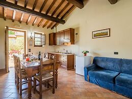 Farmhouse in Perugia with Hot Tub, Swimming Pool, Garden, BBQ