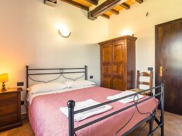 Farmhouse in Perugia with Hot Tub, Swimming Pool, Garden, BBQ