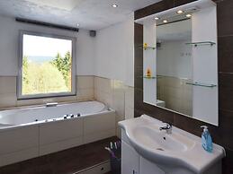 Bright Holiday Home in Schnett