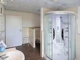 Bright Holiday Home in Schnett