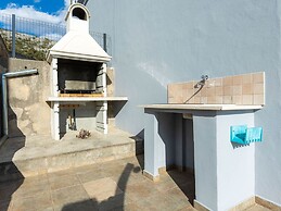 Luxury Apartment With Heated Pool in Starigrad