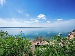 Luxury Apartment With Heated Pool in Starigrad