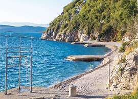 Luxury Apartment With Heated Pool in Starigrad