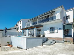 Luxury Apartment With Heated Pool in Starigrad