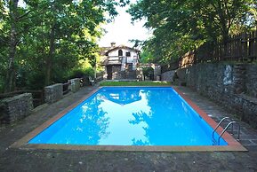 Peaceful Retreat With Shared Pool