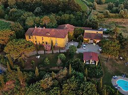 Restful Farmhouse with Pool near Forest in Vinci
