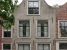 Grand Townhouse in Harlingen near Beach