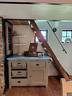 Pleasant Holiday Home in West Flanders with Enclosed Garden & Hot Tub