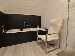 Pleasant Holiday Home in West Flanders with Enclosed Garden & Hot Tub