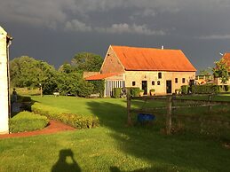 Pleasant Holiday Home in West Flanders with Enclosed Garden & Hot Tub