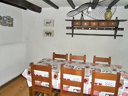 Cozy Cottage in Han-sur-Lesse near Forest