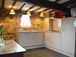 Cozy Cottage in Han-sur-Lesse near Forest