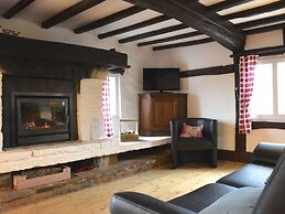 Cozy Cottage in Han-sur-Lesse near Forest