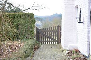 Cozy Cottage in Han-sur-Lesse near Forest