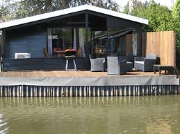Modern Waterfront Chalet