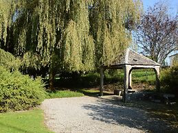 Holiday Home in Izier With Roofed Terrace, Garden, Parking