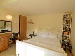 Holiday Home in Izier With Roofed Terrace, Garden, Parking