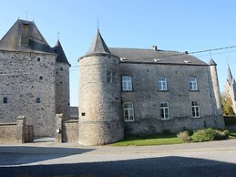 Holiday Home in Izier With Roofed Terrace, Garden, Parking