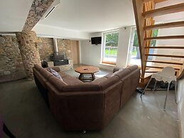 Spacious Chalet in Jalhay with Hot Tub