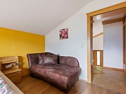Sunlit Apartment near Ski Area in Hollersbach im Pinzgau