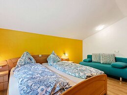 Sunlit Apartment near Ski Area in Hollersbach im Pinzgau