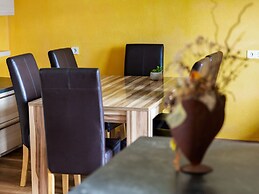 Sunlit Apartment near Ski Area in Hollersbach im Pinzgau