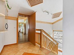Sunlit Apartment near Ski Area in Hollersbach im Pinzgau