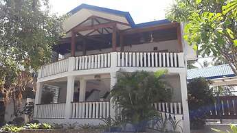 Rainbow Bay Beach and Dive Resort