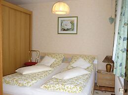 Cozy Apartment near Forest in Hullersen