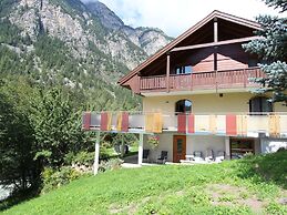 Spacious Apartment in Saint Niklaus near Mattertal Ski Area
