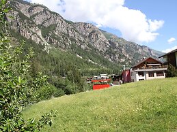 Spacious Apartment in Saint Niklaus near Mattertal Ski Area