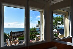 Sea View Stay in Fermanville