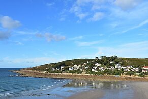 Sea View Stay in Fermanville