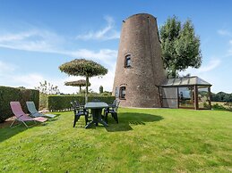 Charming Nieuwpoort Mill Retreat