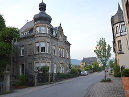 Cozy Apartment in Neumagen-Dhron near Lake Mosel with Garden