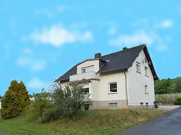 Cozy Apartment in Neumagen-Dhron near Lake Mosel with Garden