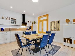 Spacious Apartment With Private Terrace
