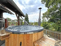 Comfortable Holiday Home With hot tub