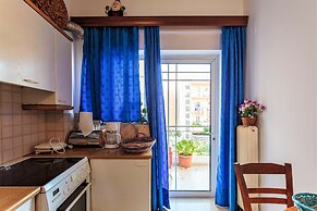 Bright Comfy Flat near Beach & City Center