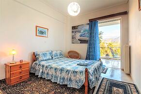 Bright Comfy Flat near Beach & City Center