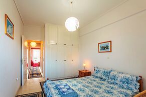 Bright Comfy Flat near Beach & City Center