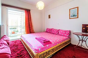 Bright Comfy Flat near Beach & City Center