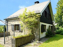 Inviting Chalet in the Woods in Ovifat