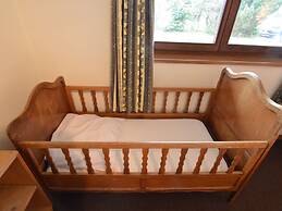 Inviting Chalet in the Woods in Ovifat