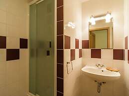 Renovated Farmhouse With Terrace and Garden