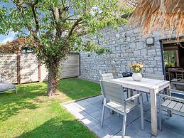 Traditional Cottage With Private Terrace