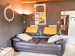 Traditional Cottage With Private Terrace