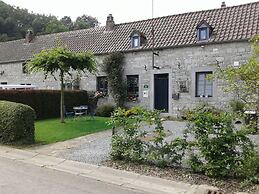 Traditional Cottage With Private Terrace