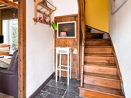 Traditional Cottage With Private Terrace
