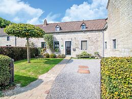 Traditional Cottage With Private Terrace